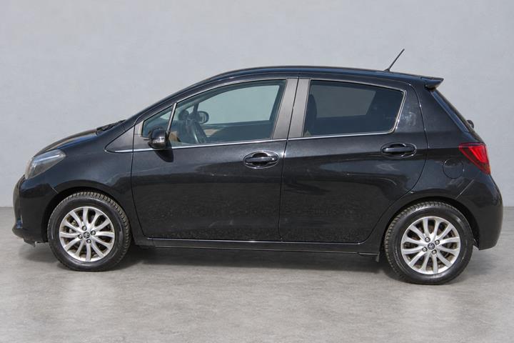 Sort Toyota Yaris fra 2015