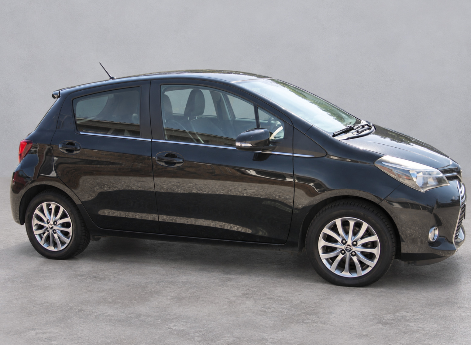 Sort Toyota Yaris fra 2015