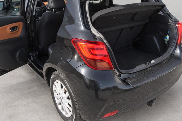 Sort Toyota Yaris fra 2015