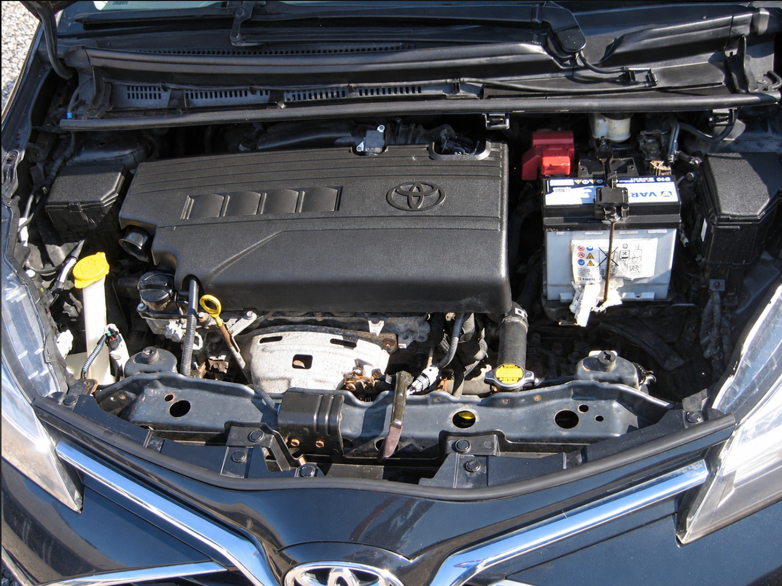 Sort Toyota Yaris fra 2015