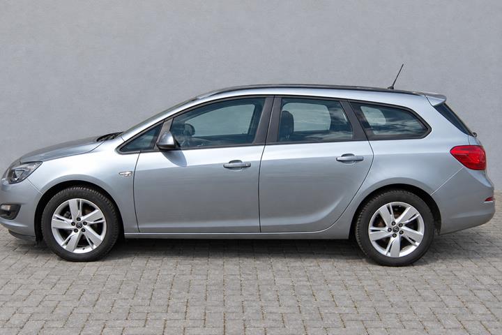 Blå Opel Astra fra 2015