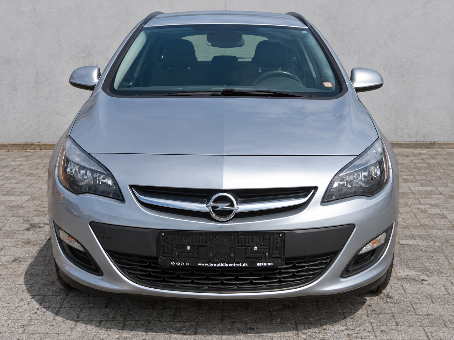 Blå Opel Astra fra 2015