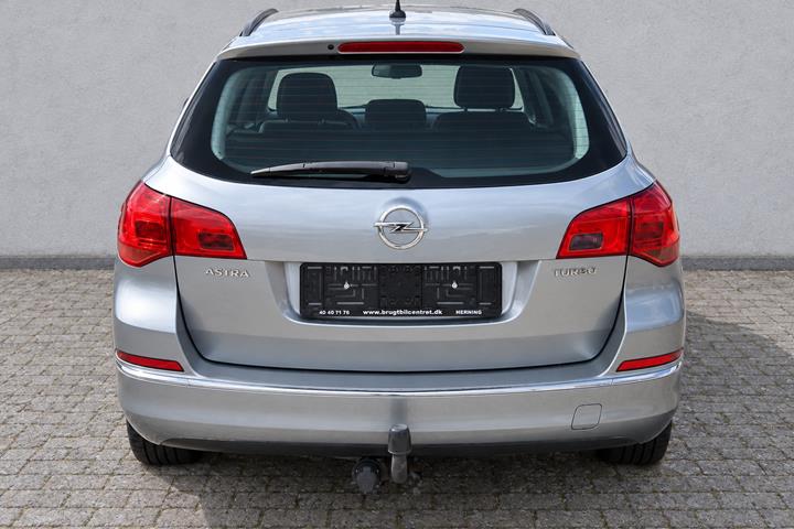 Blå Opel Astra fra 2015