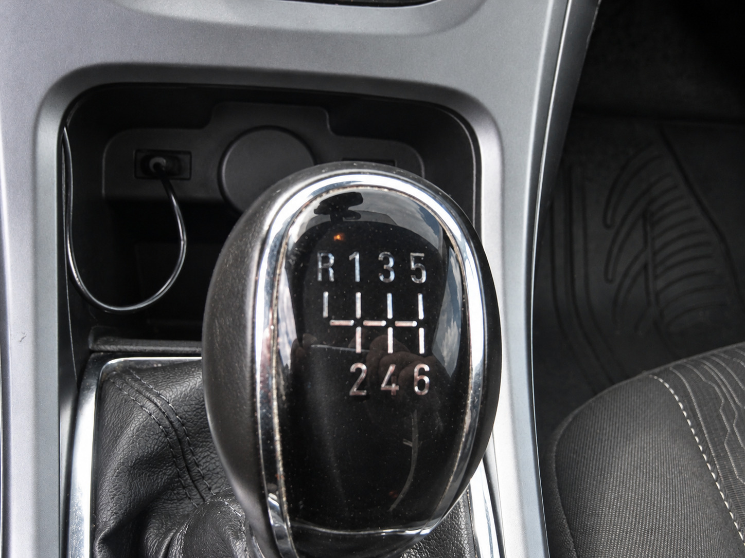 Blå Opel Astra fra 2015