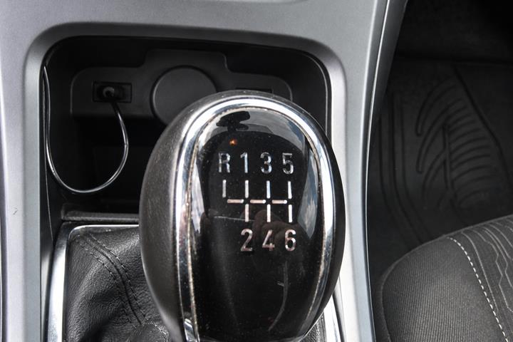 Blå Opel Astra fra 2015