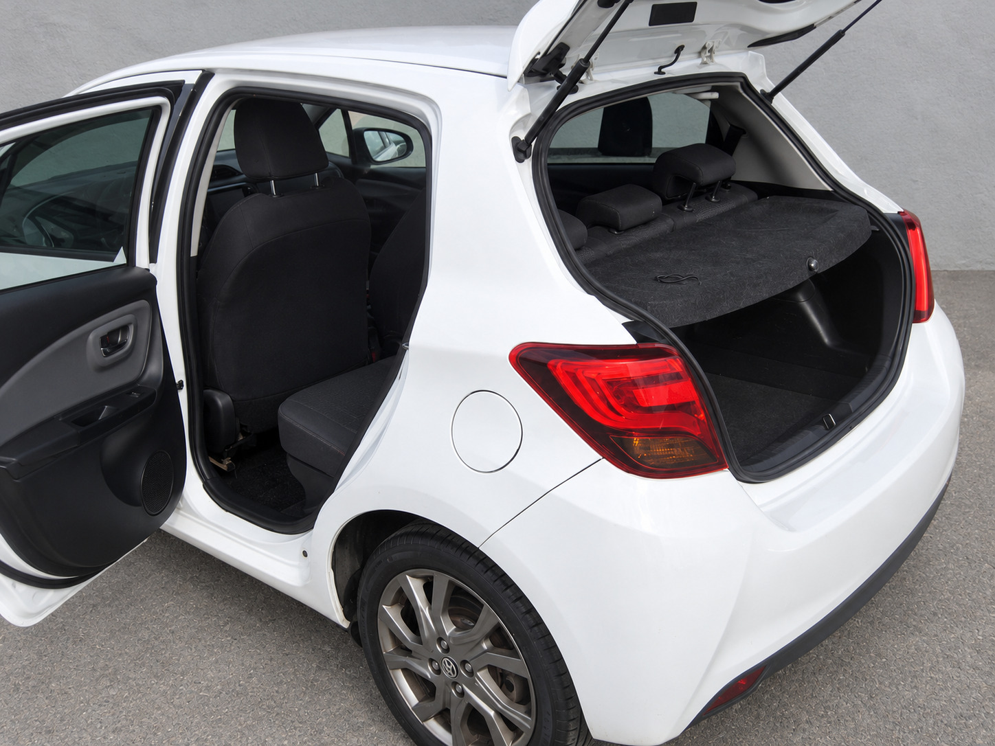 Hvid Toyota Yaris fra 2015