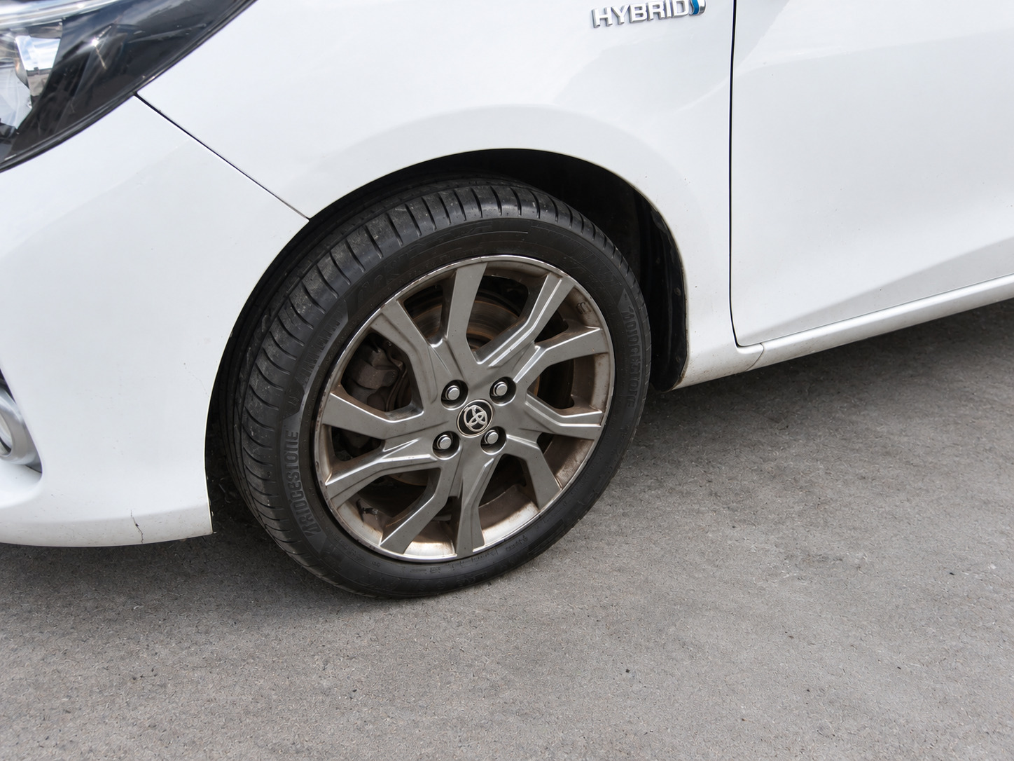 Hvid Toyota Yaris fra 2015