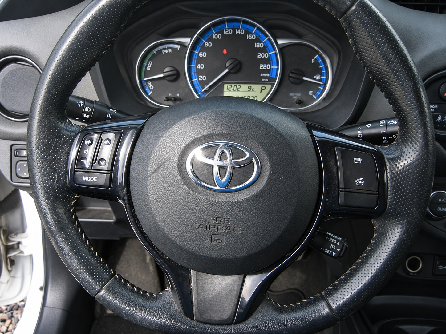 Hvid Toyota Yaris fra 2015