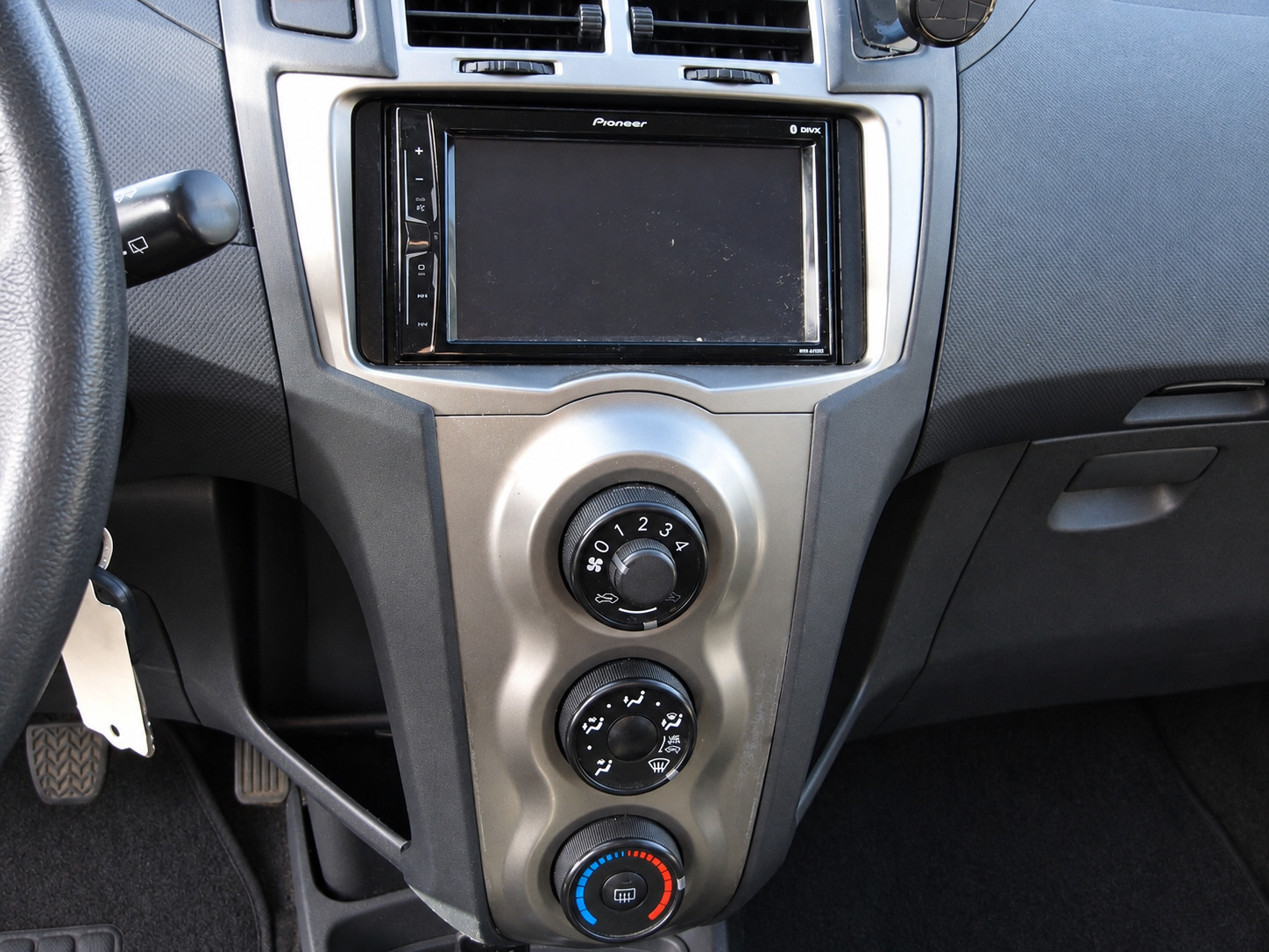 Sølv Toyota Yaris fra 2011