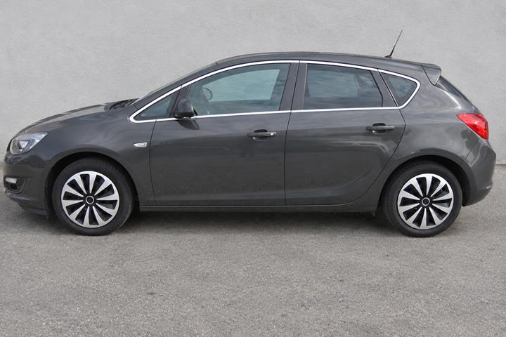 Grå Opel Astra fra 2015