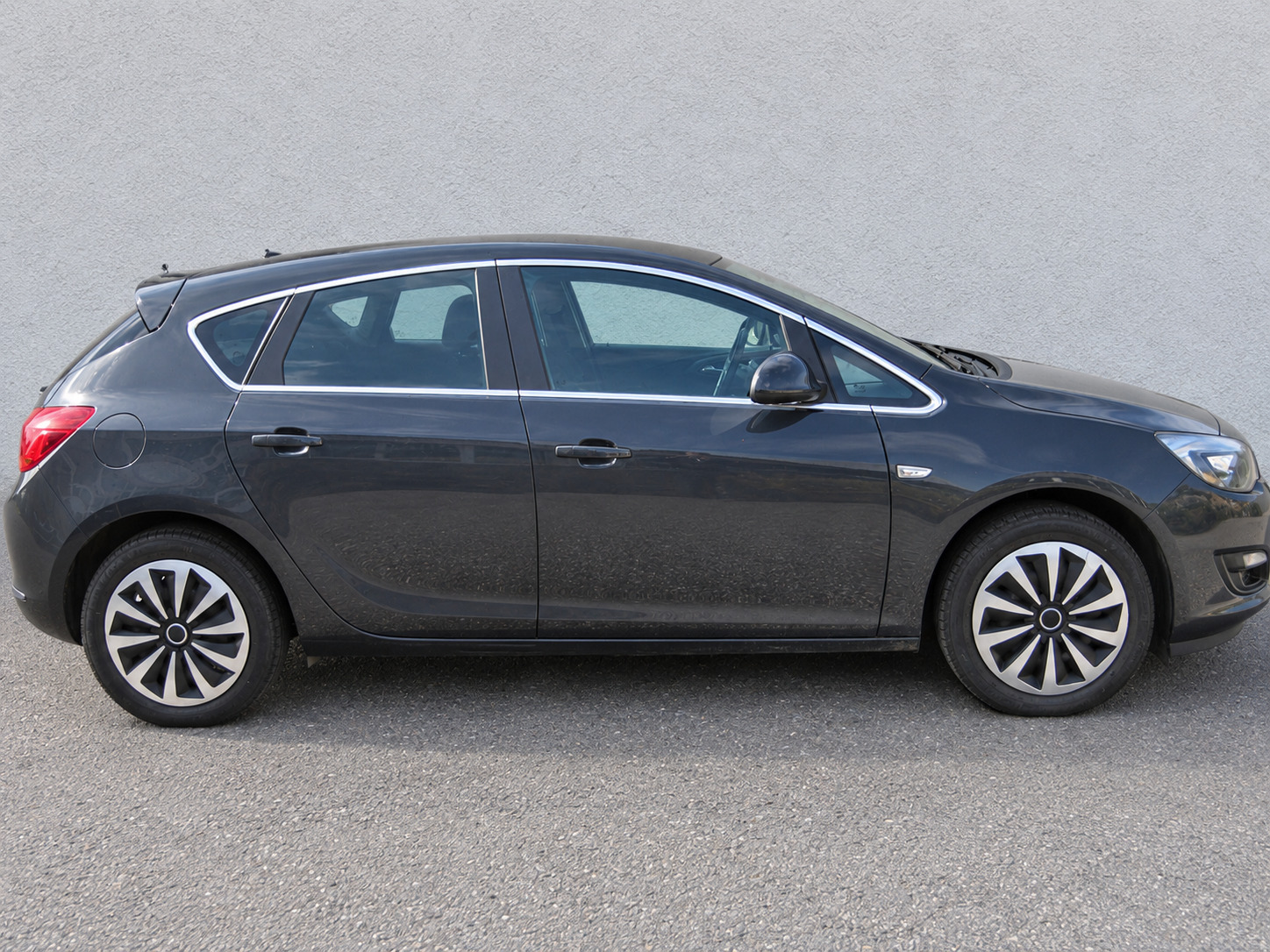 Grå Opel Astra fra 2015