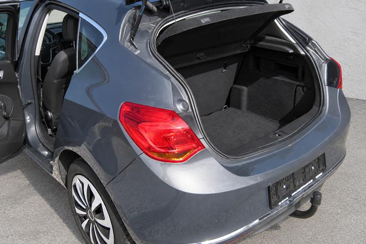 Grå Opel Astra fra 2015
