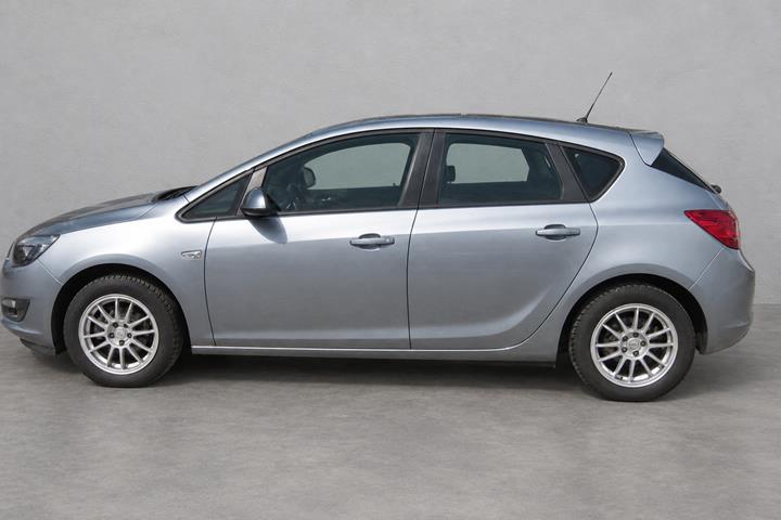 Blå Opel Astra fra 2014