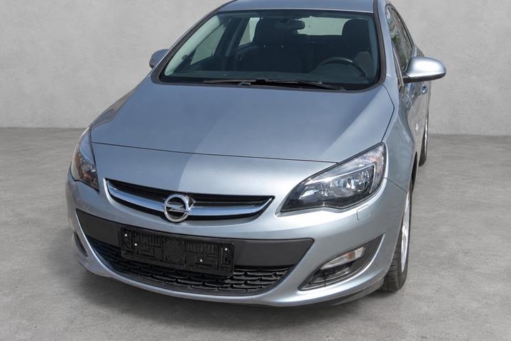 Blå Opel Astra fra 2014