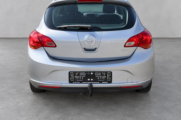 Blå Opel Astra fra 2014