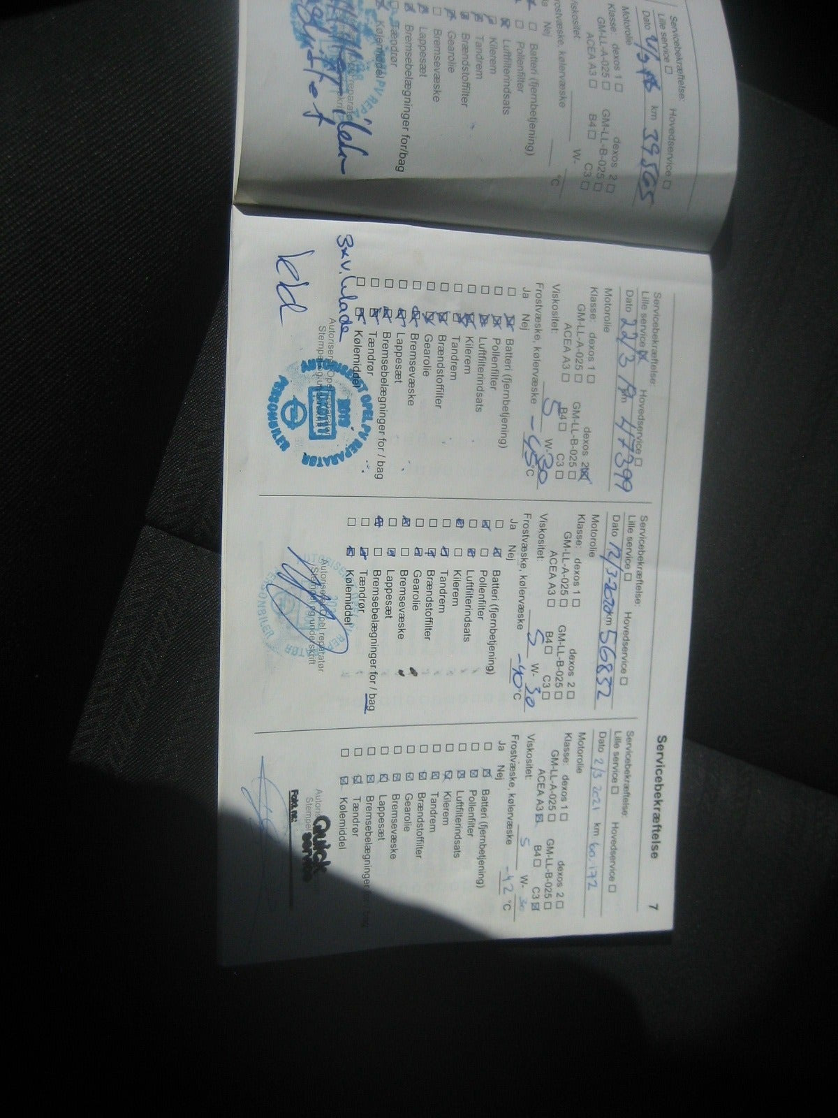 Blå Opel Astra fra 2014