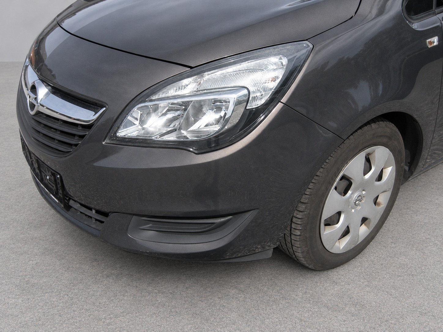 Grå Opel Meriva fra 2014
