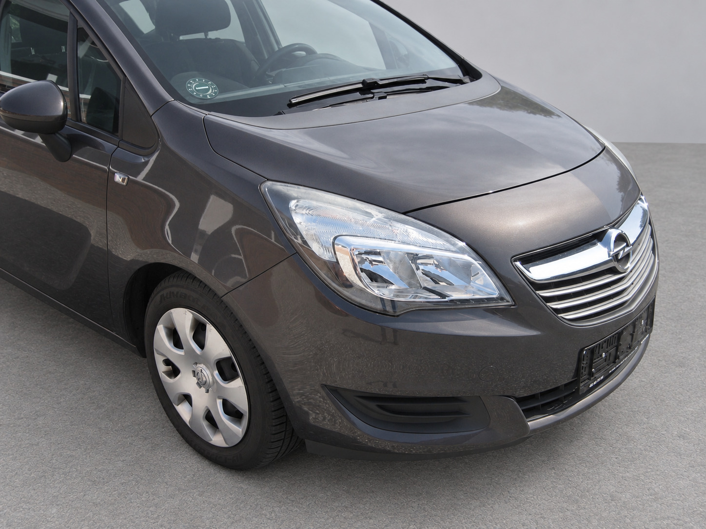 Grå Opel Meriva fra 2014