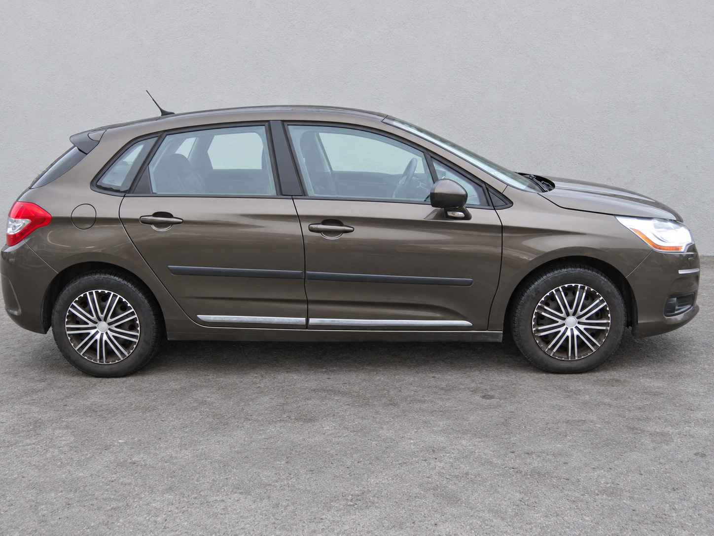 Brun Citroën C4 fra 2013