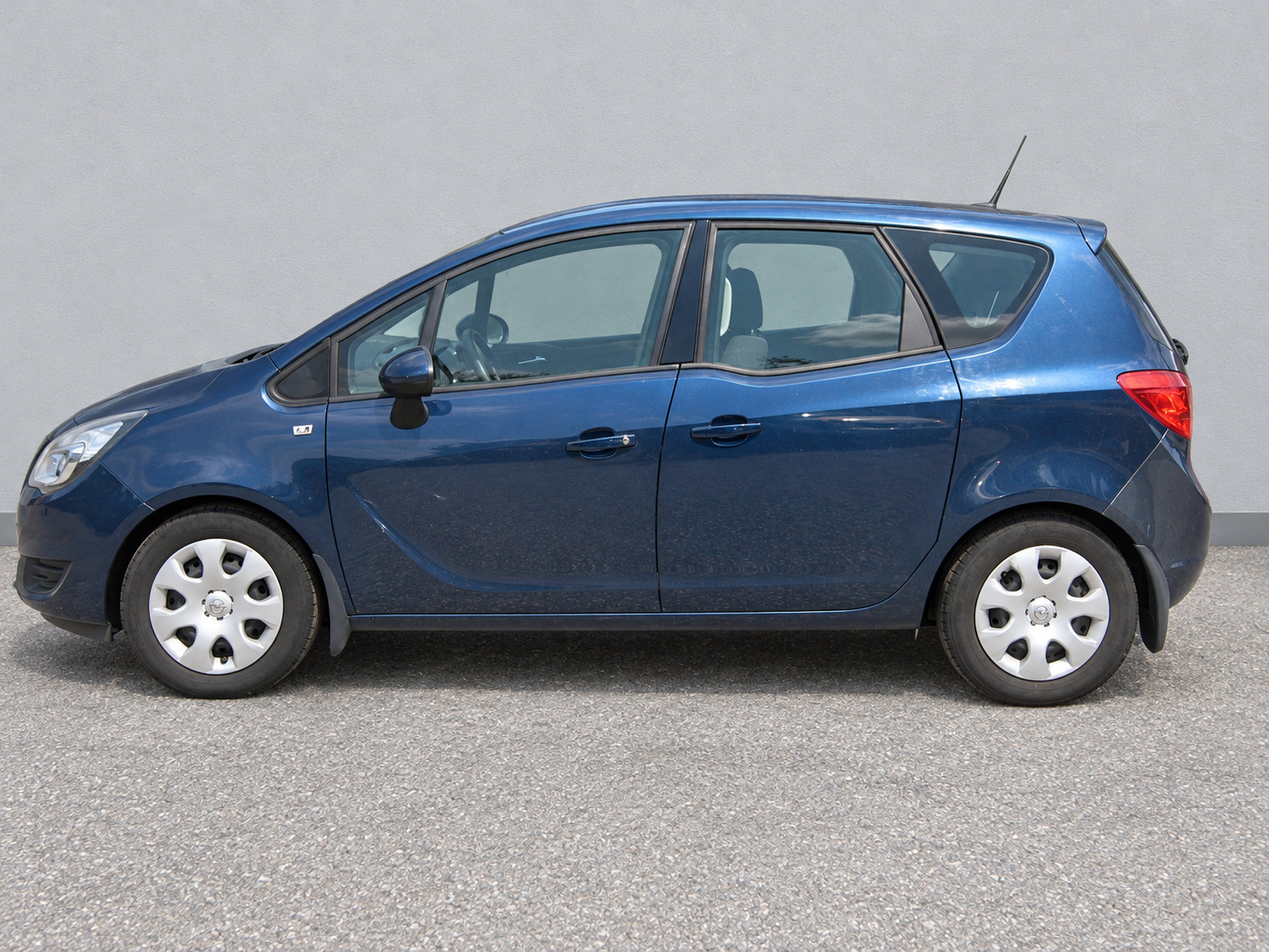 Blå Opel Meriva fra 2014