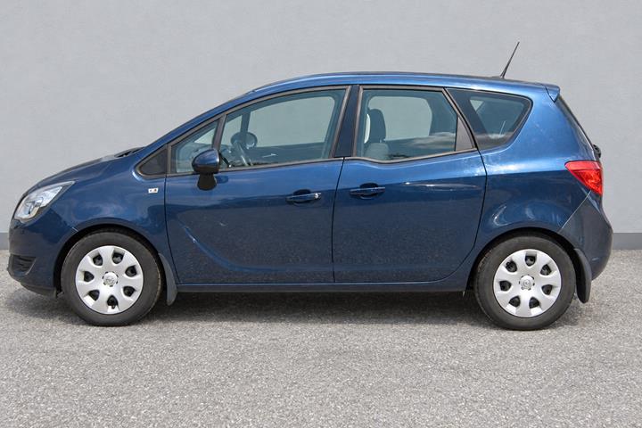 Blå Opel Meriva fra 2014