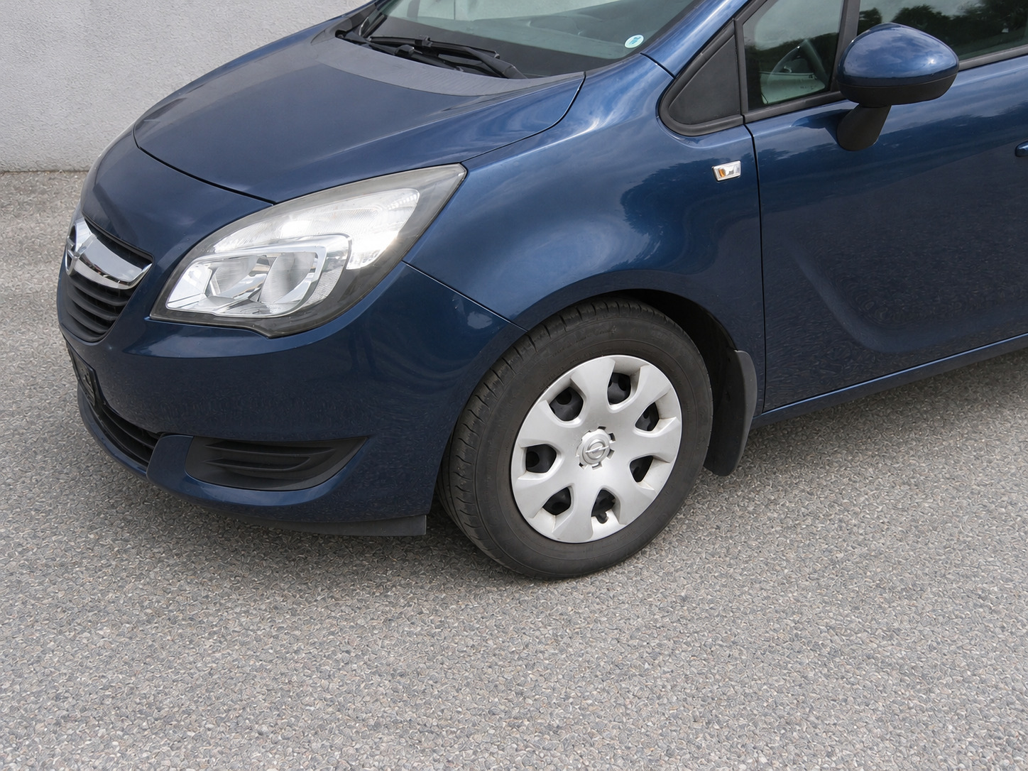 Blå Opel Meriva fra 2014