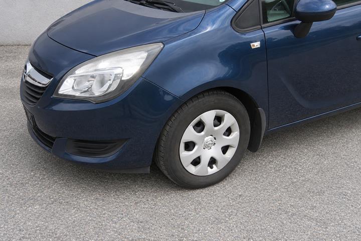 Blå Opel Meriva fra 2014