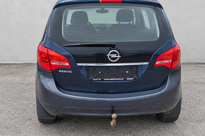 Blå Opel Meriva fra 2014