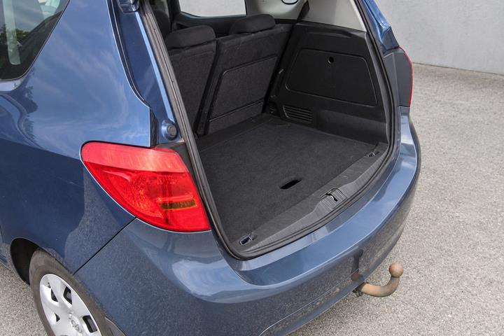 Blå Opel Meriva fra 2014