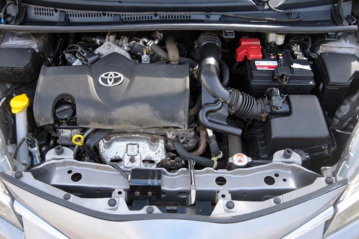 Grå Toyota Yaris fra 2017
