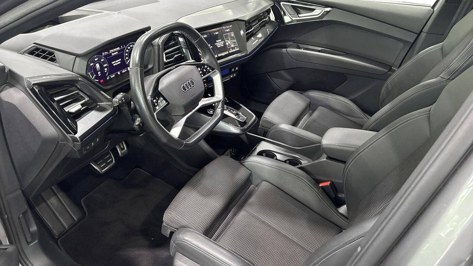 Grå Audi Q4 e-tron fra 2021