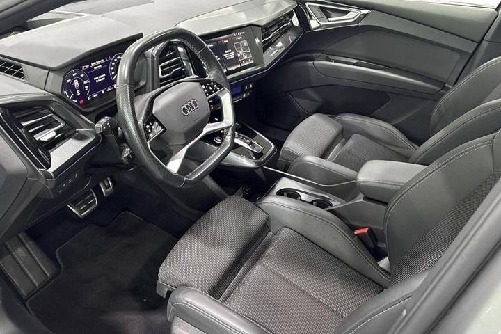 Grå Audi Q4 e-tron fra 2021