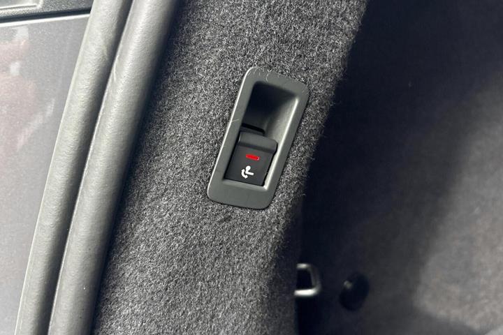 Grå Audi Q4 e-tron fra 2021