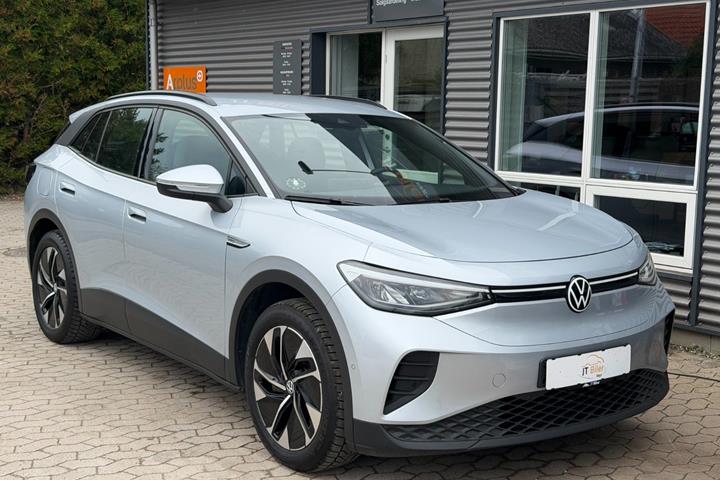 Sølv VW ID.4 fra 2022 set udefra