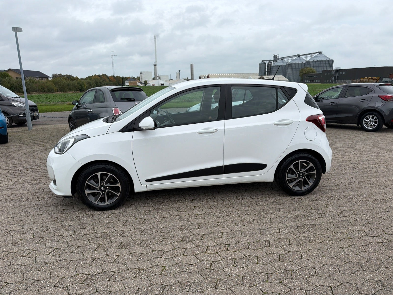 Hvid Hyundai i10 fra 2017