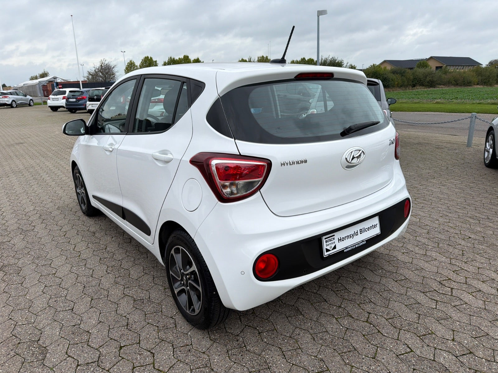 Hvid Hyundai i10 fra 2017