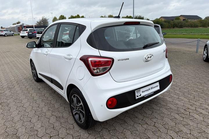 Hvid Hyundai i10 fra 2017