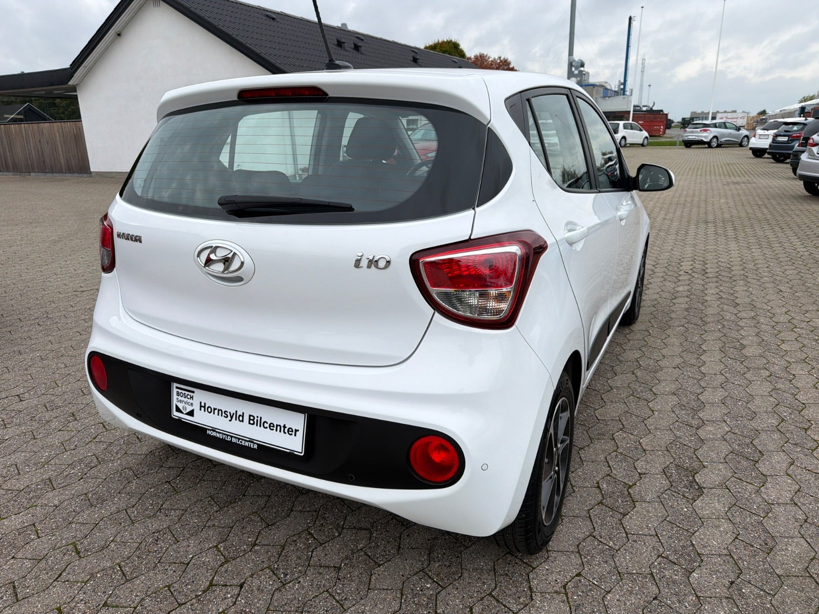 Hvid Hyundai i10 fra 2017