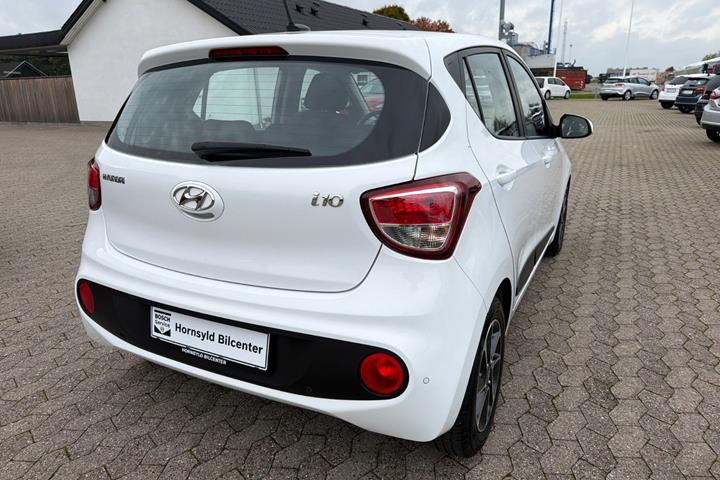 Hvid Hyundai i10 fra 2017
