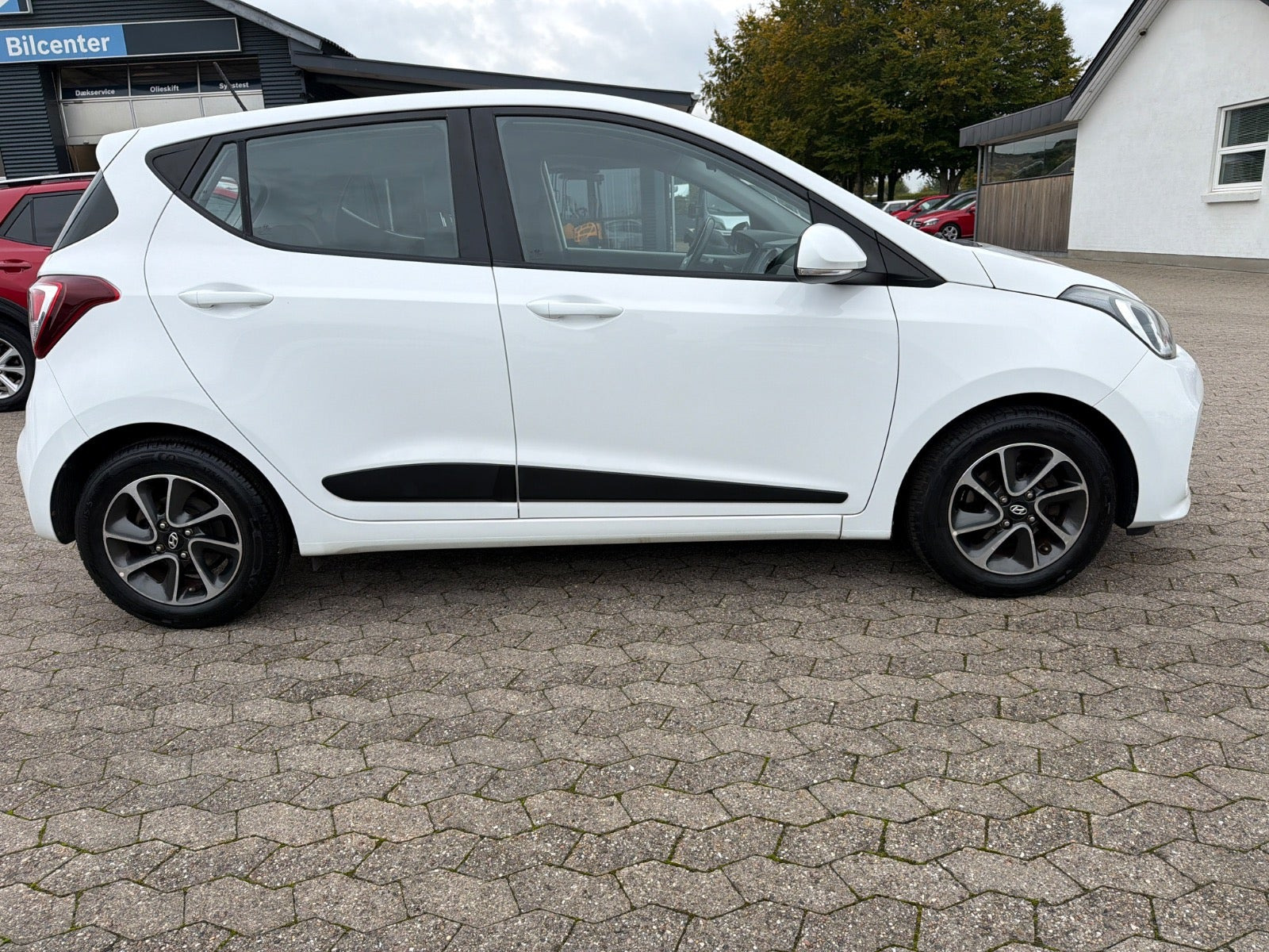 Hvid Hyundai i10 fra 2017