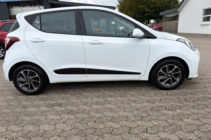 Hvid Hyundai i10 fra 2017