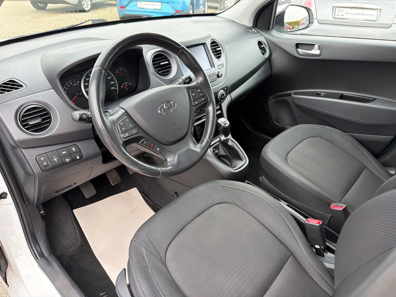 Hvid Hyundai i10 fra 2017