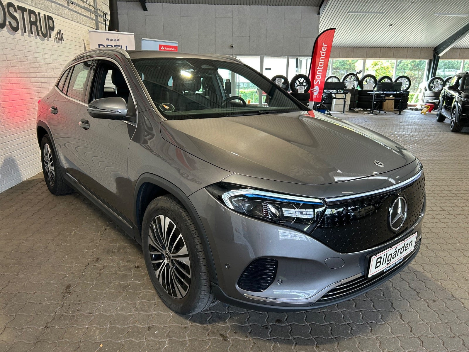 Grå Mercedes EQA300 fra 2024