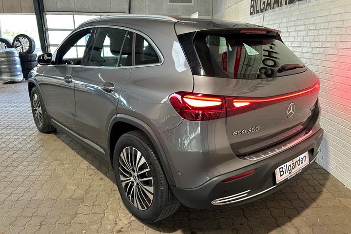 Grå Mercedes EQA300 fra 2024