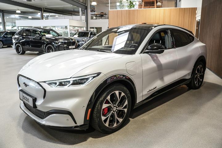 Hvid Ford Mustang Mach-E fra 2023