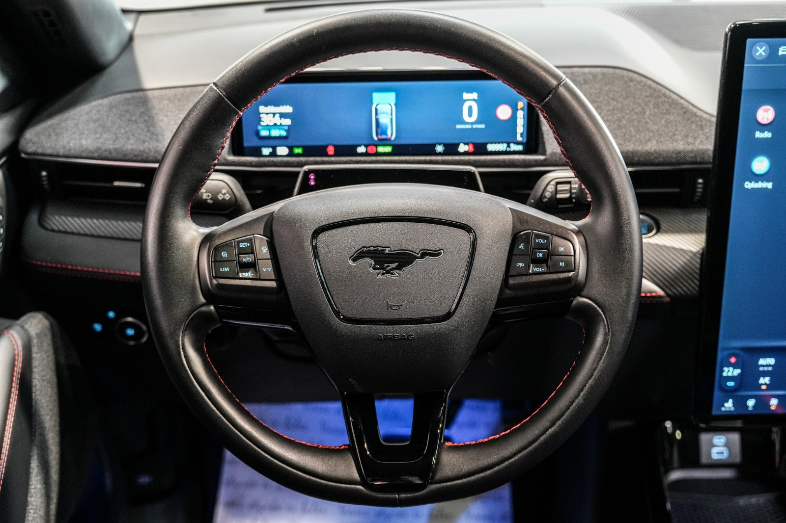 Hvid Ford Mustang Mach-E fra 2023