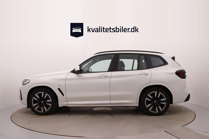 Hvid BMW iX3 fra 2022