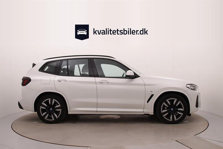 Hvid BMW iX3 fra 2022