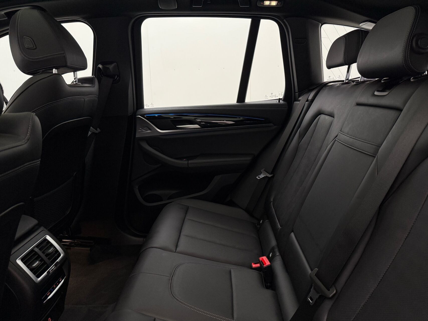 Hvid BMW iX3 fra 2022