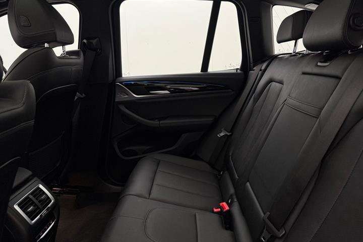 Hvid BMW iX3 fra 2022